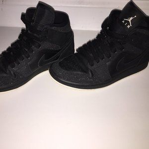 Air Jordan 1 in mid-top